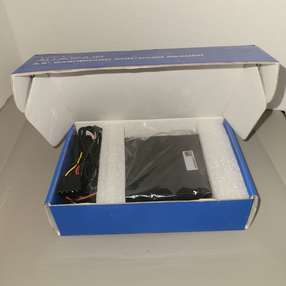 Ultra - All-in-One USB 2.0 Flash Card Reader - Picture 4 of 8